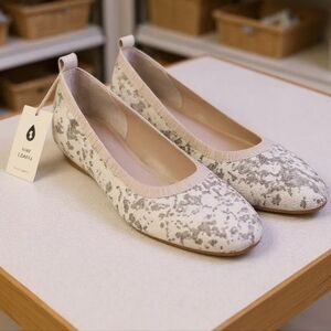 New Sanctuary Super Soft Women's Cream and Tan Flats Size 8.5